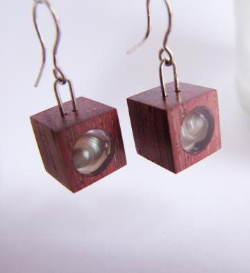 Earrings Purpleheart wood with Pearly Umboniums : $53