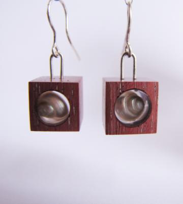 Earrings Purpleheart wood with Pearly Umboniums : $53