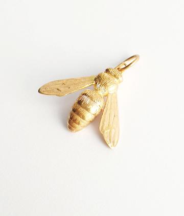 Solid 22ct Yellow Gold Honey Bee Pendant.