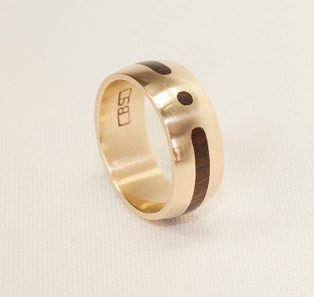 Ring - Solid gold with inlaid Snake Wood