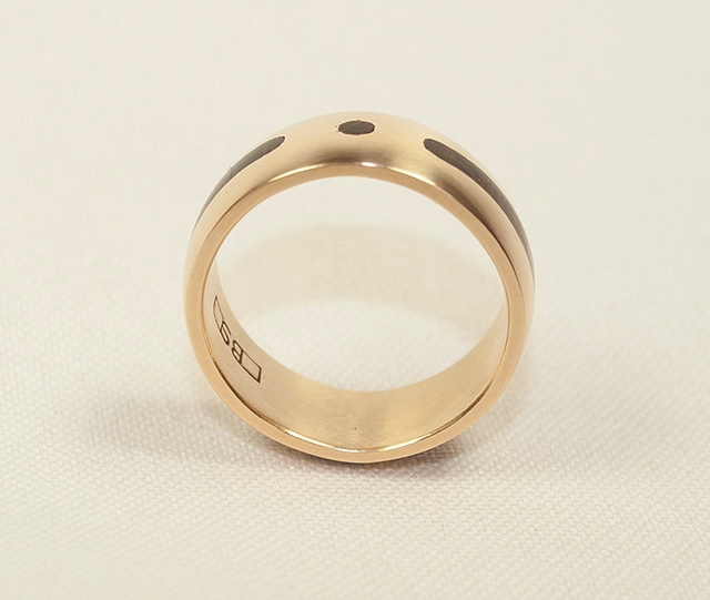 Ring - Solid gold with inlaid Snake Wood
