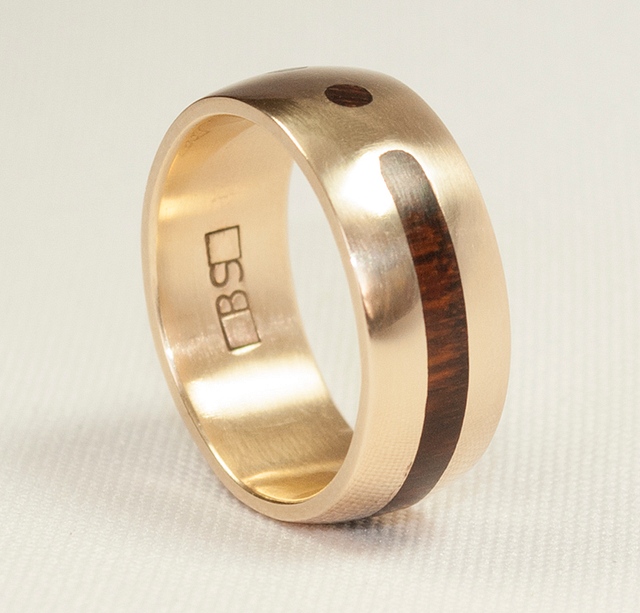 Ring - Solid gold with inlaid Snake Wood
