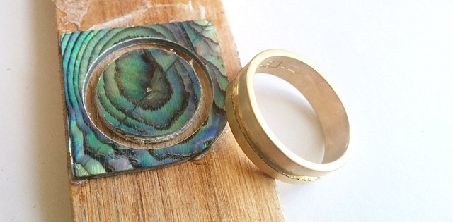 Wedding Band 18ct yellow gold with Green Abalone Shell inlay