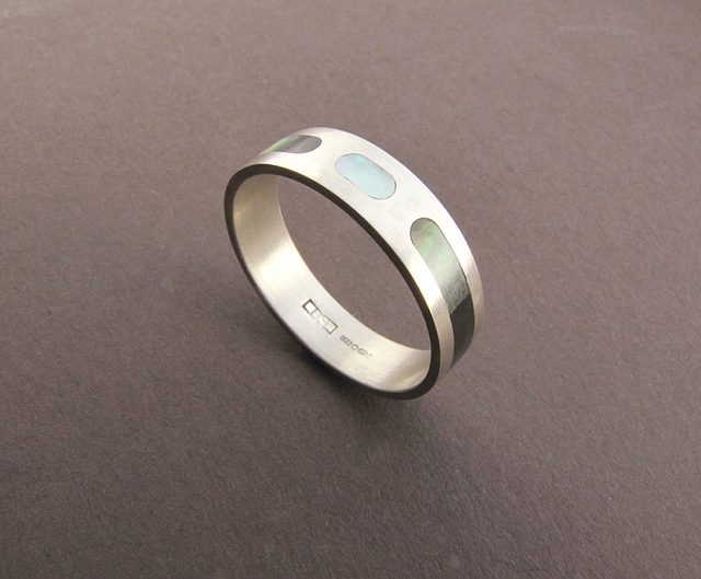Wedding Band Ring - White Gold with Black mother of pearl inlay